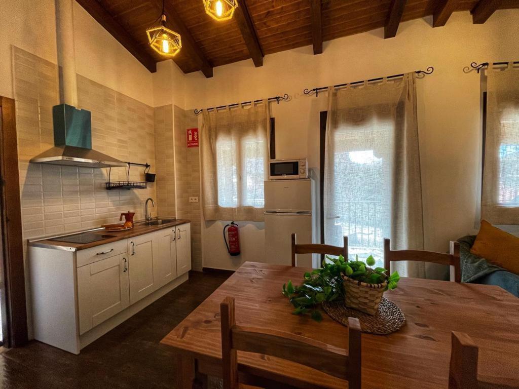 Apartamentos Dona Jimena Del Ambroz 4 Estrellas Complejo Unico En El Centro Del Pueblo - Piscina Ya Abierta แอร์วาส ภายนอก รูปภาพ