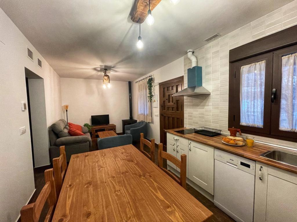 Apartamentos Dona Jimena Del Ambroz 4 Estrellas Complejo Unico En El Centro Del Pueblo - Piscina Ya Abierta แอร์วาส ภายนอก รูปภาพ