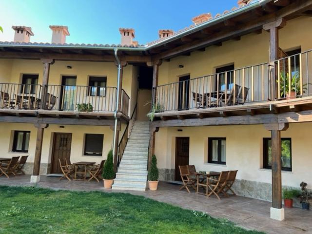 Apartamentos Dona Jimena Del Ambroz 4 Estrellas Complejo Unico En El Centro Del Pueblo - Piscina Ya Abierta แอร์วาส ภายนอก รูปภาพ